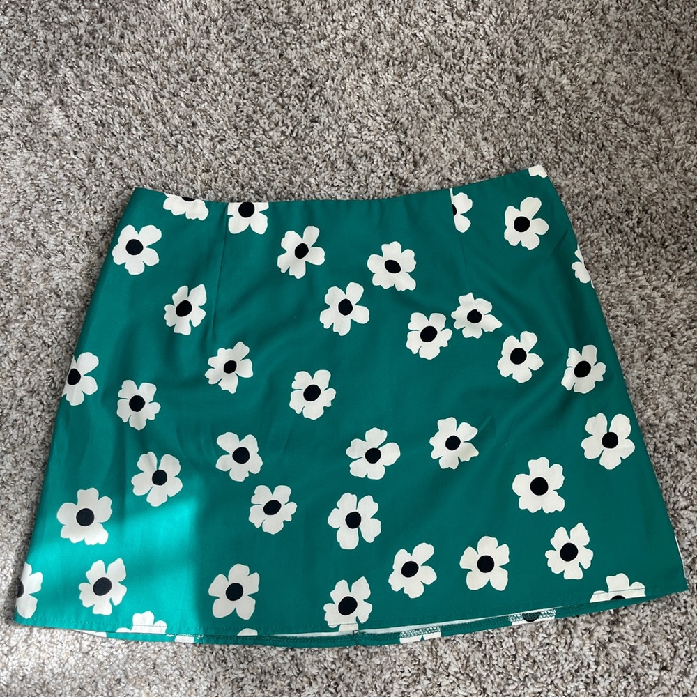 Princess Polly Green Mini Skirt with Floral Design